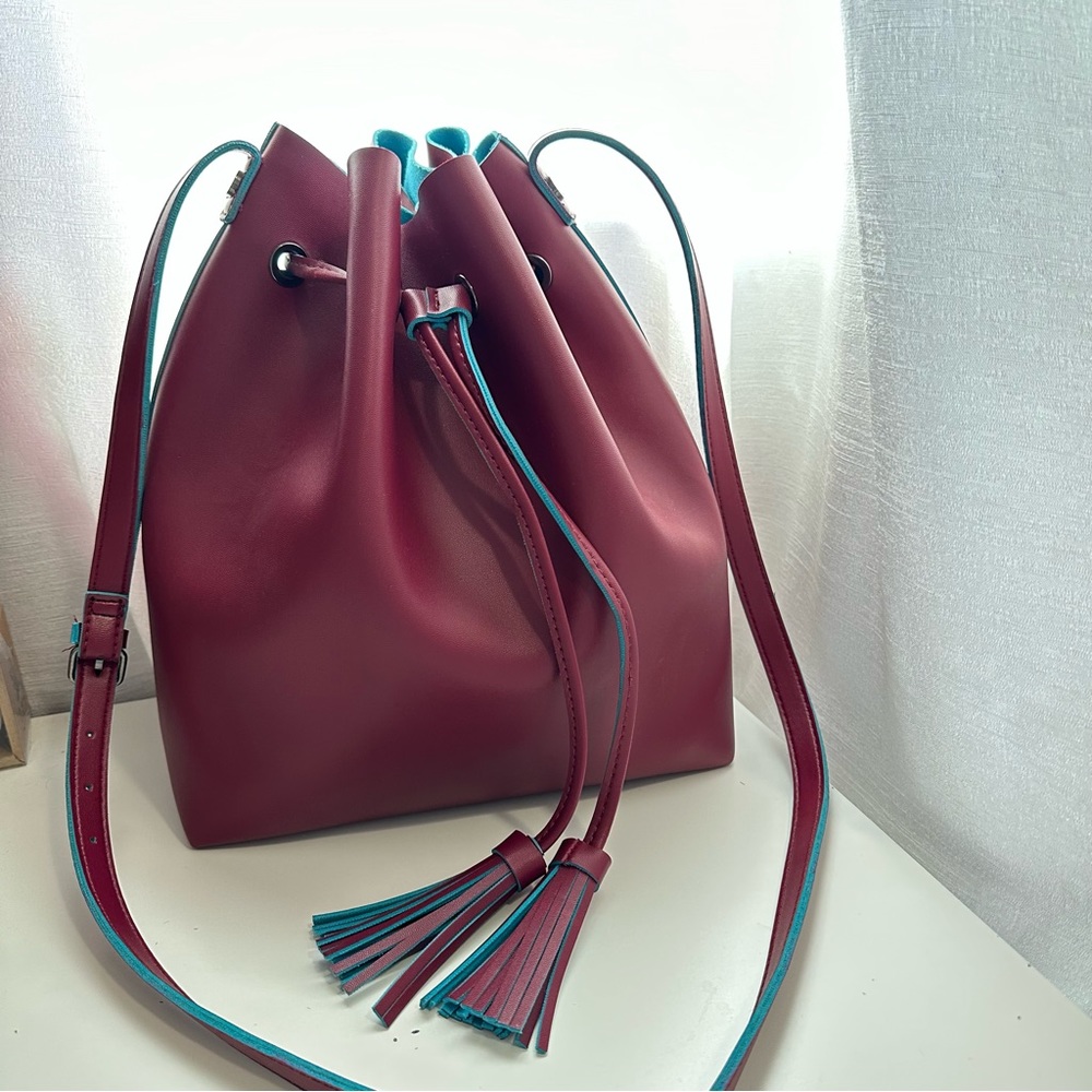 NWOT Steve Madden Burgundy Bucket bag with blue lining